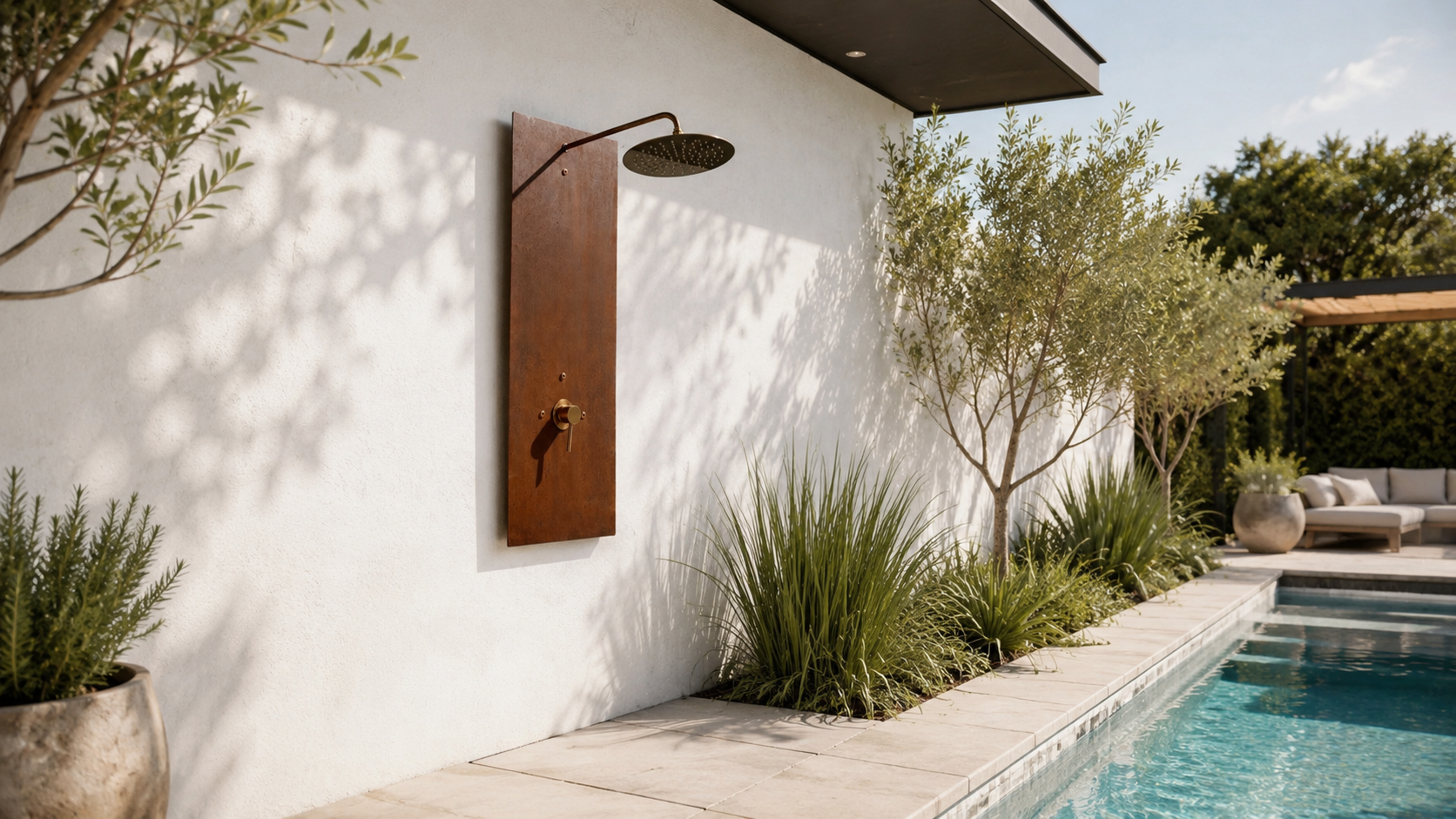 Plain copper shower with hidden pipes